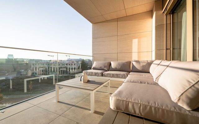 Classy Studio W Balcony near Cloche dOr