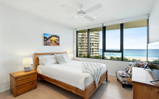 Glorious Ocean Views, 2-bed, Pool & Amenities
