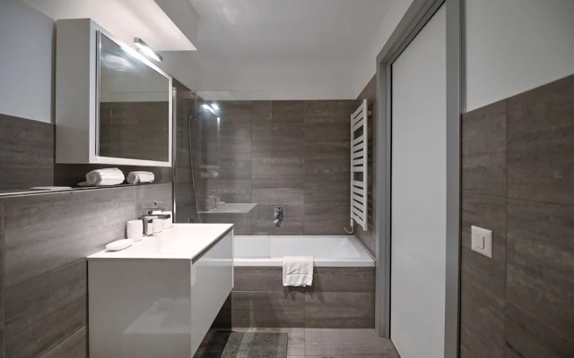 Sunny Suite With Lake View