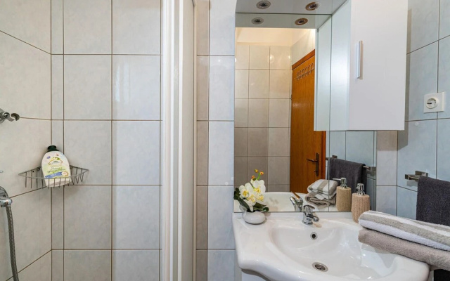 Stunning Home in Molat With Wifi and 2 Bedrooms