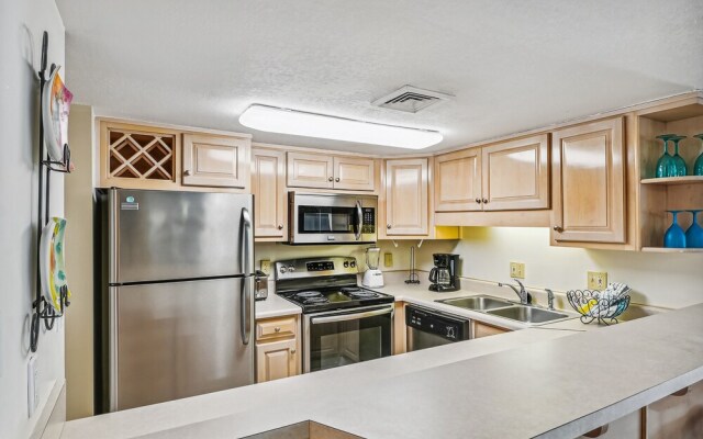 Holiday Surf & Racquet 614 2 Bedroom Condo by RedAwning