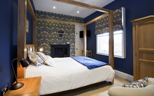 Flat 1 Blue Bridge Court