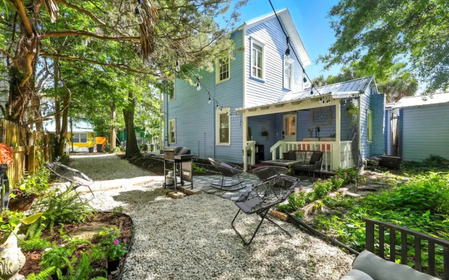 Periwinkle Perch - Home for 4