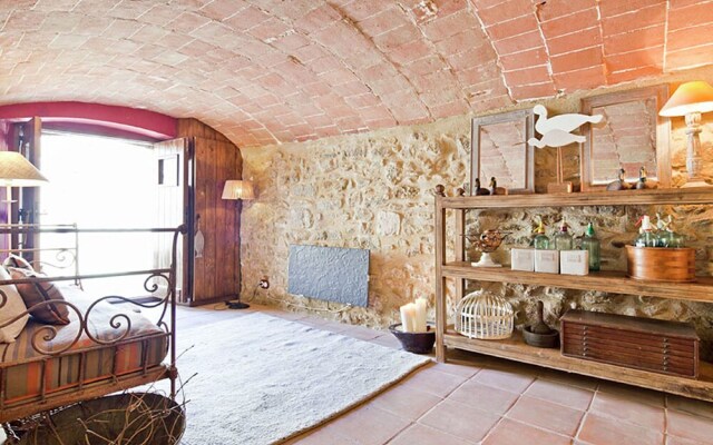 Traditional House Restored for 6 Persons With Pool in Ullastret