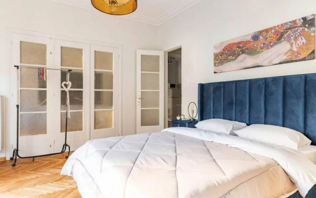 New Huge 5bdr/2bath Apt(+Netflix)/1min Toacropolis