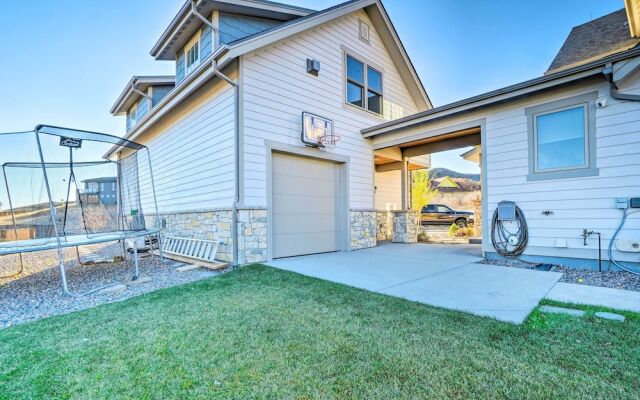 2 Mi to Town: Castle Rock Retreat w/ Fireplace!