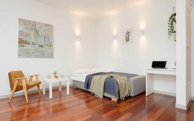 Spacious Studio & Parking by Renters