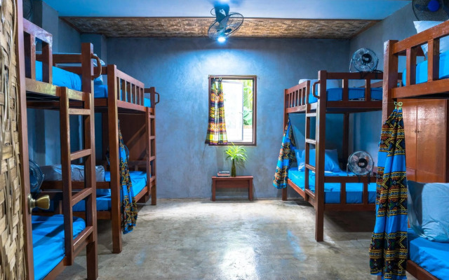 Sinag Hostel - Adults Only