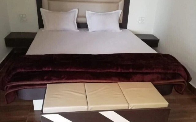 Hotel Airan Residency