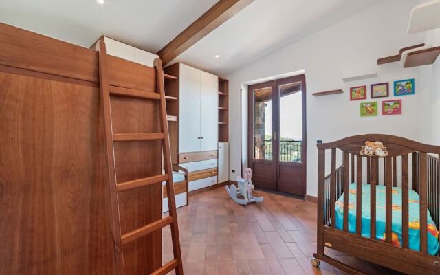 Lovely Holiday Home in Massa Lubrense With Whirlpool