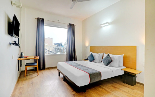 OYO Townhouse 75987 Sector 30