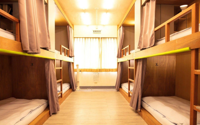 On My Way Taipei Youth Hostel