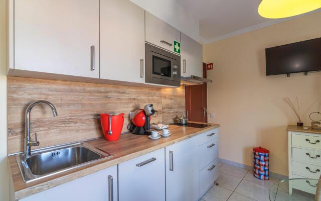 Faro Airport Flat 5 by Homing