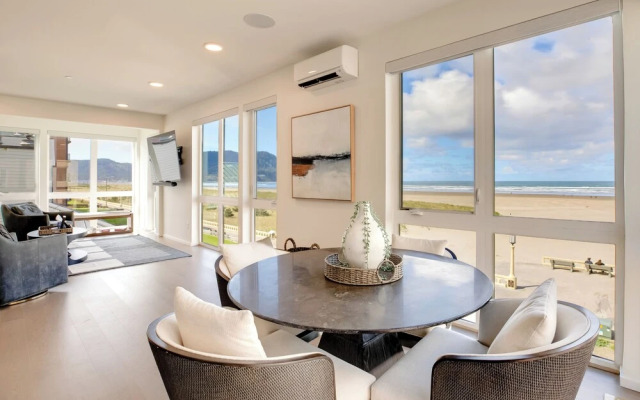 Seaside Vacation Rental: Walk to Beach & Downtown!