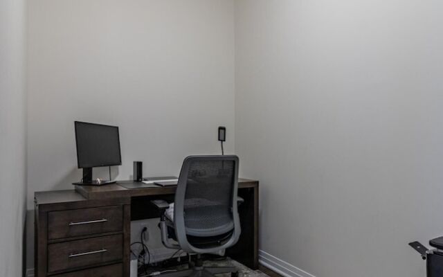 Premium 1 Bed w Rental Car Netflix Amazon