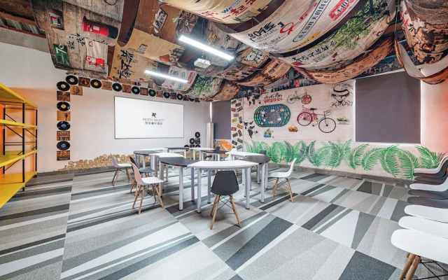 Guangzhou Tianhe Taikoo Hui Rezenxuan Hotel