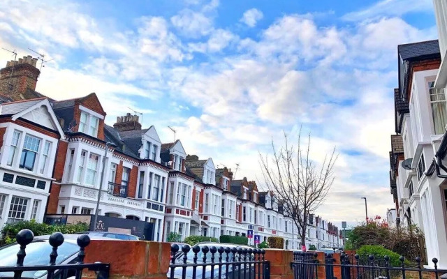 Luxury Rooms with Private Bathrooms