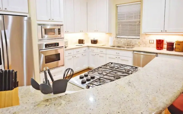 3Bdrm 3.5Bath 9Beds - Museum Parks Zoo