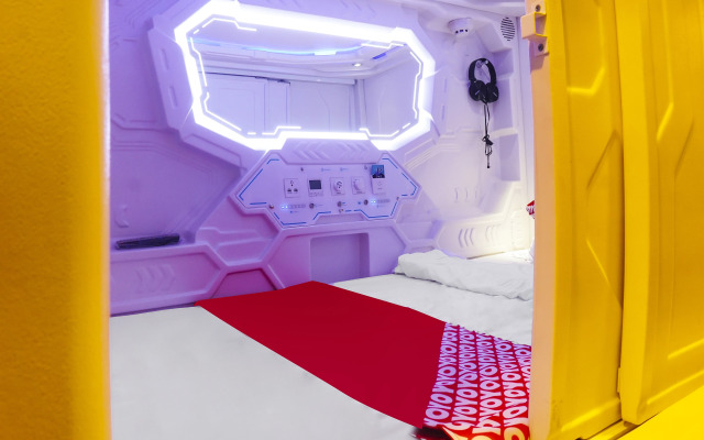 Super OYO 91328 Fiducia Capsule Hotel
