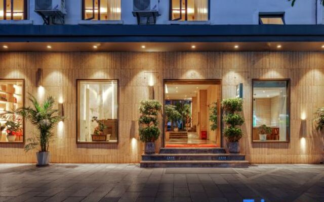 Man · Hotel（Kunming Railway Station Tangzixiang Subway station store）