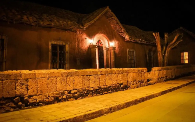 La Casona Lampa