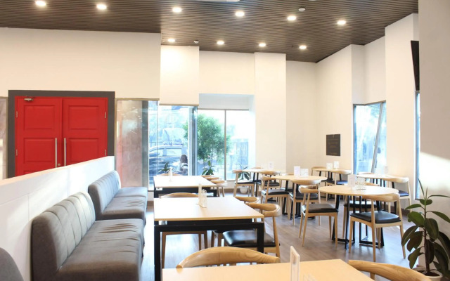 Super OYO Townhouse 1 Hotel Salemba