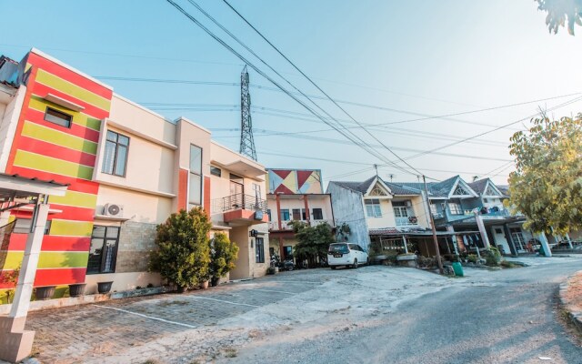 Oyo Life 1203 Hunian Tinggal Mega Rich