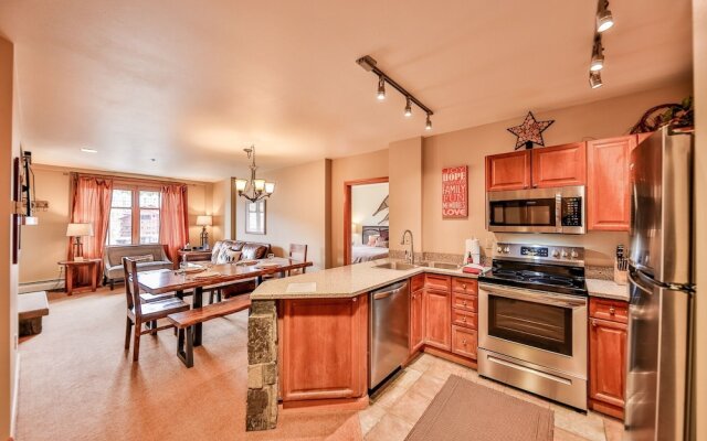 Zephyr Slopeside - 1504 2 Bedroom Condo by RedAwning