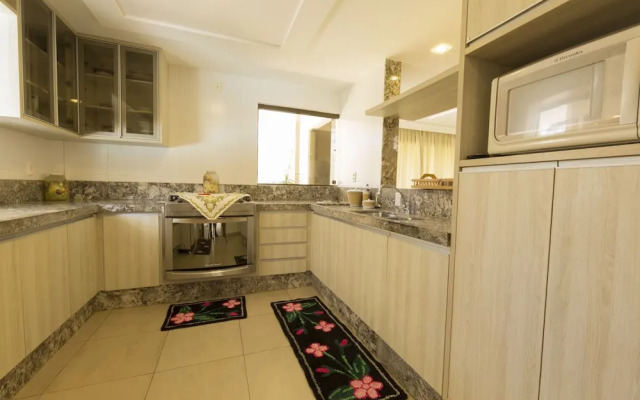 Vila com 4 Casas na Praia de Cotovelo