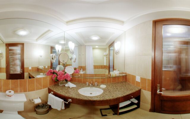 Hotel Giraffe by Library Hotel Collection