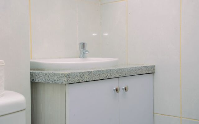 Comfy with Modern Style 1BR Grand Kamala Lagoon Apartment