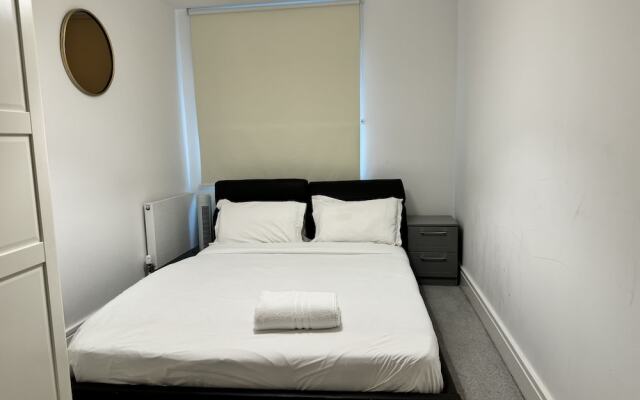 Stunning 2 Bed Apartment With Parking