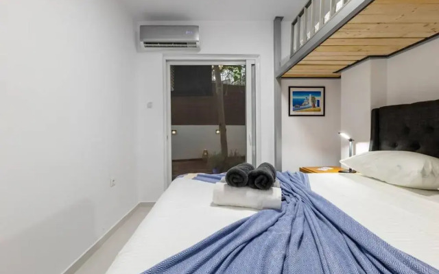 Backyard Modern House Nea Smyrni