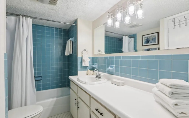 Oceanfront 3BR Condo: Gated, Breathtaking View