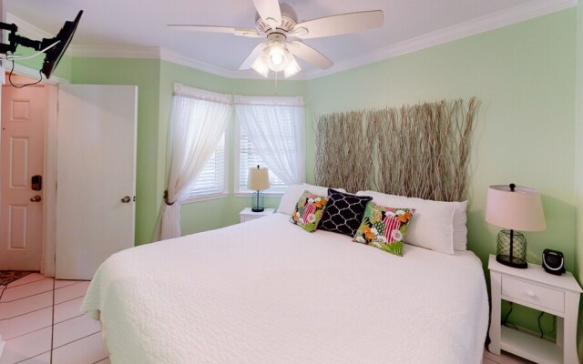 Seascape 1216 Studio Bedroom Condo by RedAwning