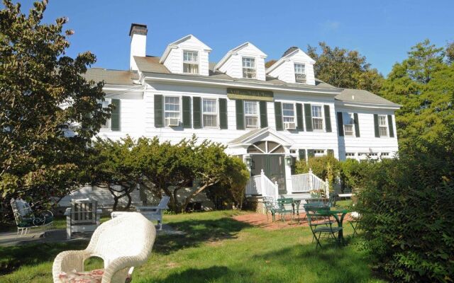 Village Latch Inn Hotel