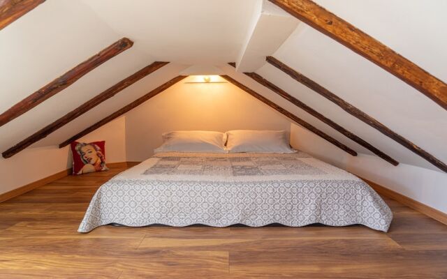 Cool Attic apt w Gallery, in the Heart of Split