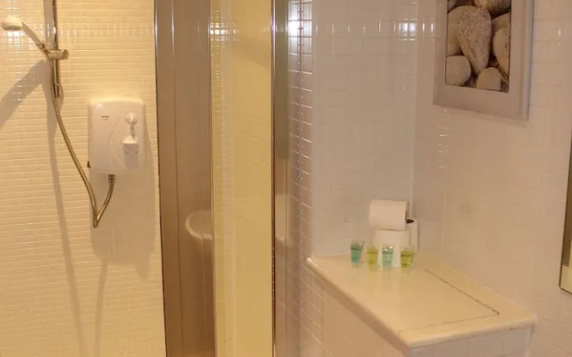 Empire Serviced 1 Bedroom Apartment