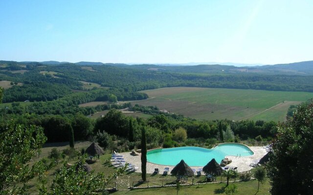 Farmhouse in Monticiano Near Petriolo Spa