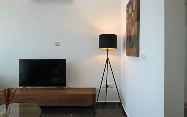 Phaedrus Living: City View Anna Residence 101