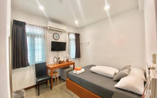 Tiny Taladnoi Hostel