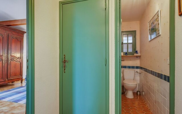 Cosy Apartment in Vachères With Private Garden