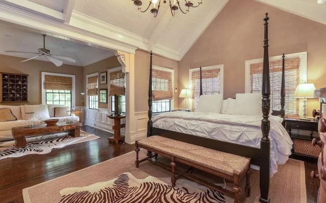 Villa Edwards Hole