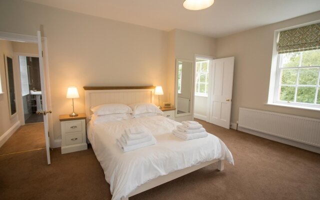 Spacious 2 Bedroom Apartment in Netherby Hall