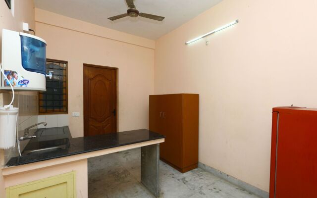 OYO 10098 Home Compact 1BHK White Town