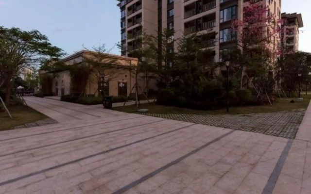 Four Seasons Mansion Apartment Hotel