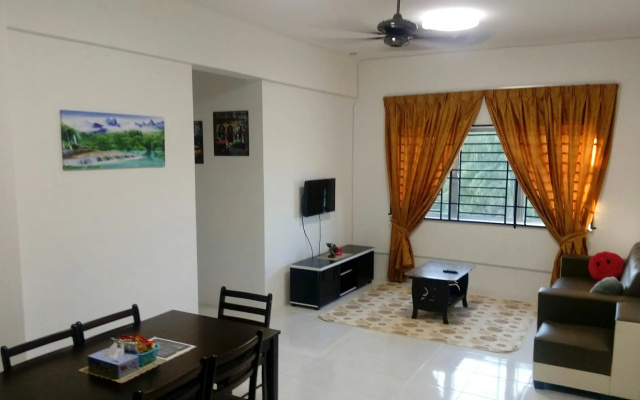 Super OYO 89930 Golden Guest House