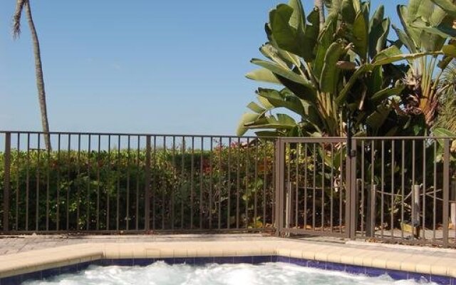Mariner's Boathouse & Beach Resort