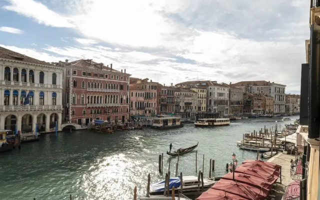 Rialto Grand Canal by Wonderful Italy