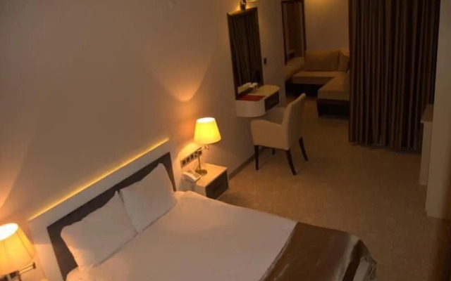Hotel Ayata